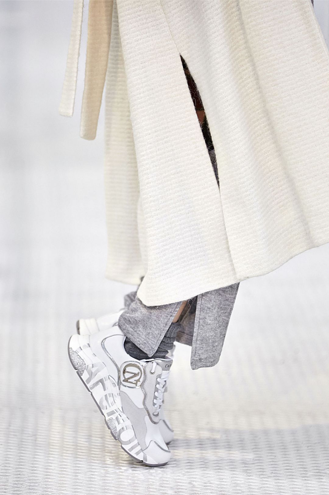 sneakers en cuir avec monogramme cn et semelle avec logo