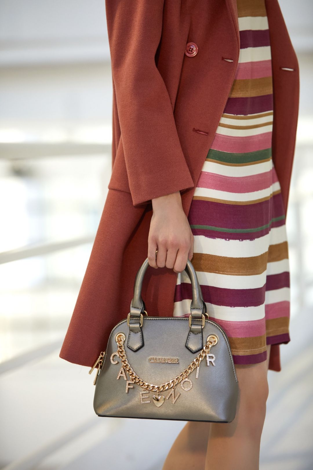 mini-sac avec pendentifs lettres