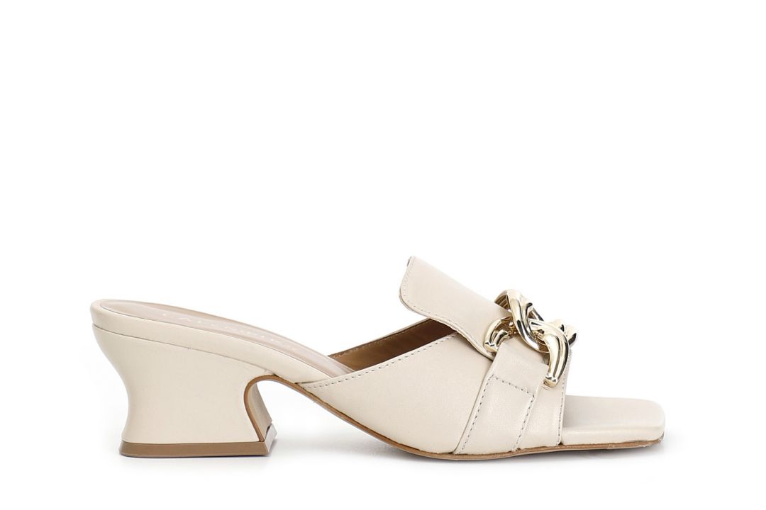 mules en cuir avec chaîne butter