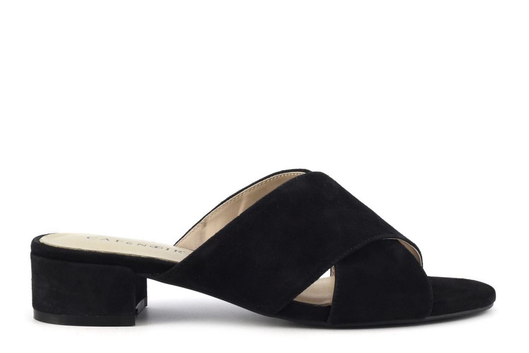 Prix spécial : Sandales plates à brides croisées en daim