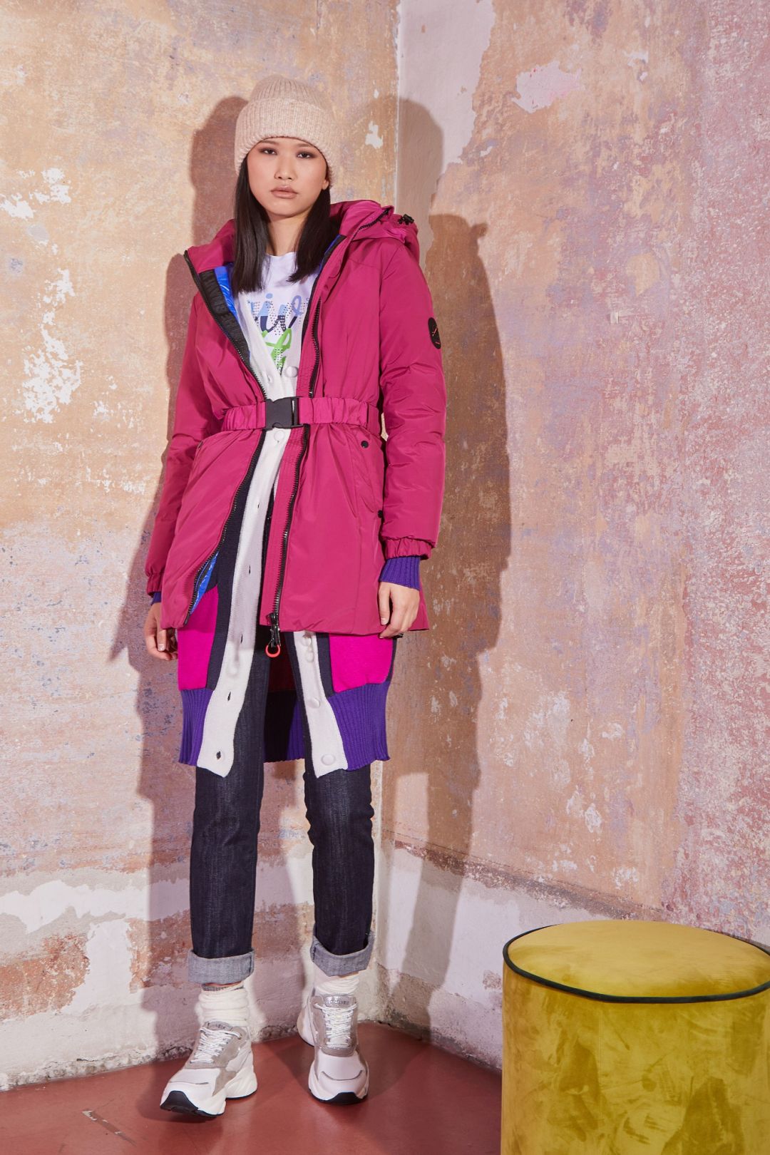 doudoune avec capuche et ceinture élastique